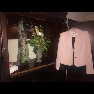 Tahari 2 piece skirt suit